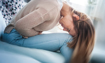 Règles douloureuses : comment soulager les douleurs menstruelles et mieux vivre son cycle ? - VELUNA